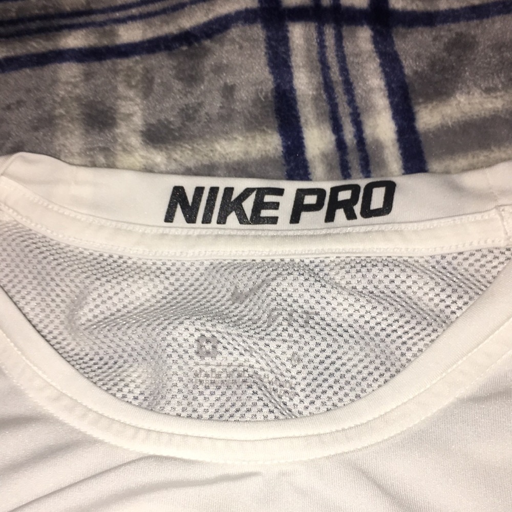 Nike tee - Picture 3 of 4